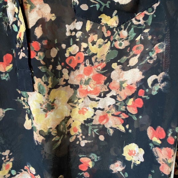 2/$15 Forever 21 Floral 3/4 Sleeved Top - Picture 3 of 5